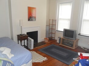 10 Parkway Rd, Unit 2 in Brookline, MA - Building Photo - Building Photo