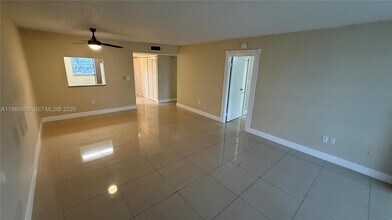 8350 Sands Point Blvd in Tamarac, FL - Building Photo - Building Photo
