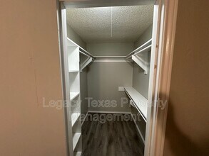 1116 N Nolan River Rd in Cleburne, TX - Foto de edificio - Building Photo