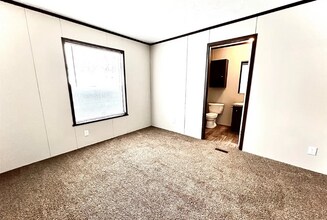 17020 Sleepy Hollow Blvd in Holly, MI - Foto de edificio - Building Photo