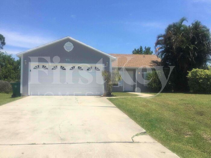 951 SW Bellevue Ave, Unit HH50 in Port St. Lucie, FL - Building Photo