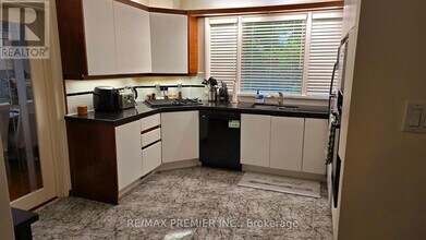 11 Northolt Ct in Toronto, ON - Building Photo - Building Photo