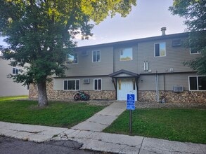 Suite Liv'n - Marshall in Marshall, MN - Building Photo - Building Photo