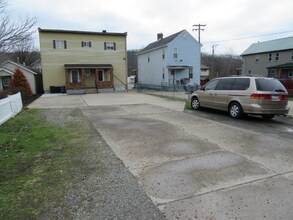 569 Pike St in Meadow Lands, PA - Building Photo - Building Photo