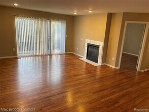 924 Sandalwood Dr in Troy, MI - Building Photo - Building Photo