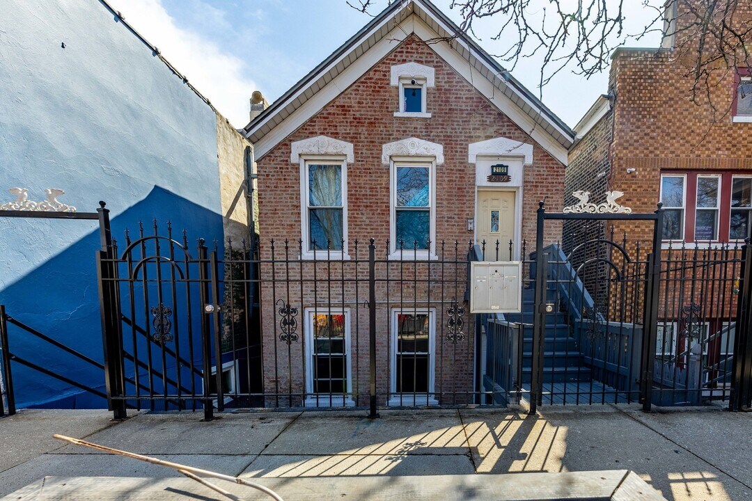 2109 W Cullerton St in Chicago, IL - Building Photo