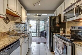 13124 Wonderland Way in Germantown, MD - Building Photo - Building Photo