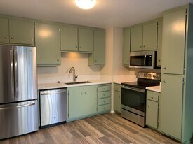 181 N Kellogg Ave, Unit D in Goleta, CA - Building Photo