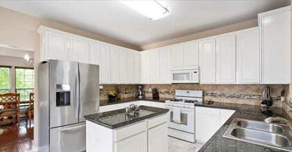 9750 Granary Pl in Linton Hall, VA - Building Photo - Building Photo