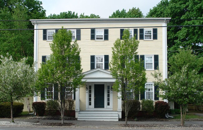 240-242 High St in Newburyport, MA - Foto de edificio - Building Photo