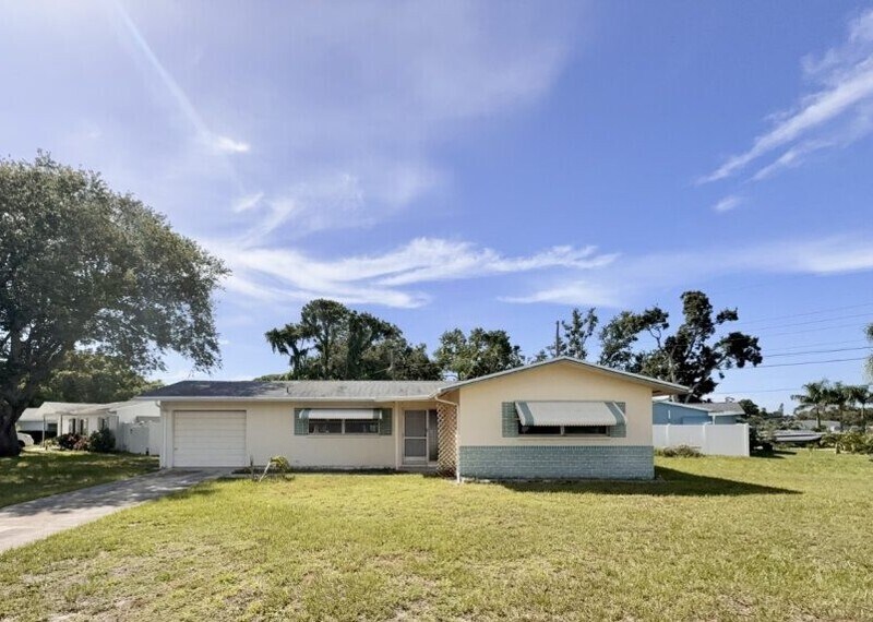 10901 117th Ave in Largo, FL - Building Photo