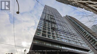181 Dundas St E in Toronto, ON - Building Photo