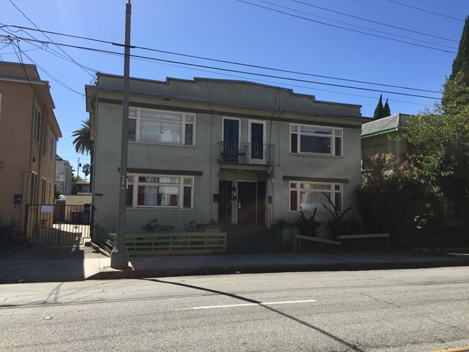 1042 E Broadway in Long Beach, CA - Building Photo