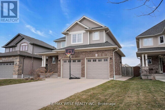 9 Noble Lane in St Thomas, ON - Building Photo - Building Photo