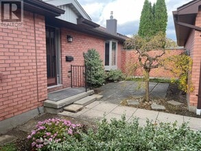 55 Fiddlers Green Rd in London, ON - Building Photo - Building Photo