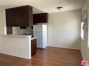 1148 N Commonwealth Ave in Los Angeles, CA - Building Photo - Building Photo