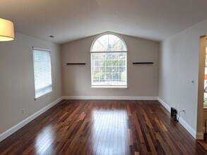 4703 Cypress Dr in Anacortes, WA - Building Photo - Building Photo