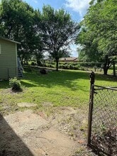 1301 E Moses St in Cushing, OK - Foto de edificio - Building Photo
