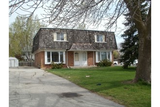 Island View Apartments in Oshkosh, WI - Building Photo - Building Photo