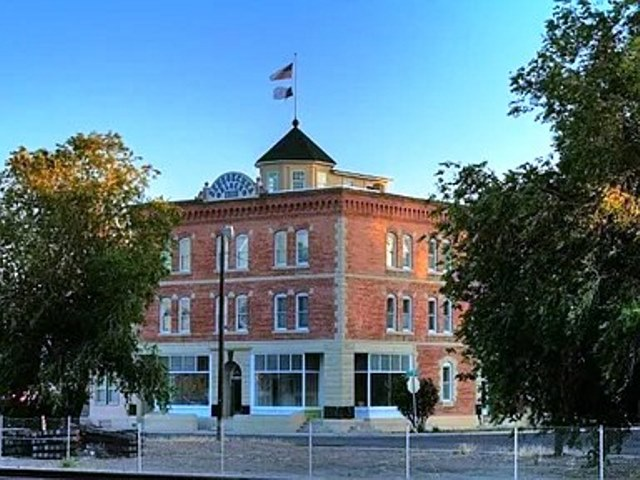195 N 2nd W in Mountain Home, ID - Foto de edificio