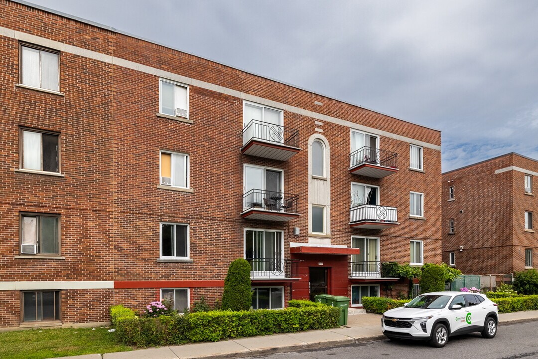 1575 Édouard-Laurin Boul in St. Laurent, QC - Building Photo