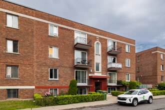 1595 Édouard-Laurin Boul in St. Laurent, QC - Building Photo - Building Photo