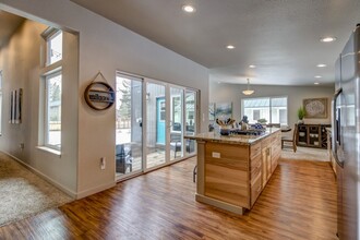 1330 Gilmore Lake Rd in South Lake Tahoe, CA - Foto de edificio - Building Photo