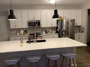 32918 Rebecca Ln in Avon Lake, OH - Building Photo - Building Photo