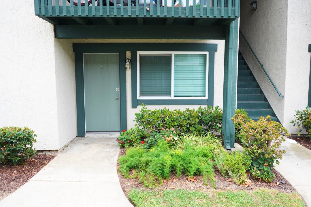 23214 Orange Ave, Unit #1 in Lake Forest, CA - Building Photo