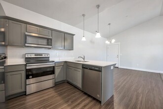 13062 Keegan Dr in Herriman, UT - Foto de edificio - Building Photo