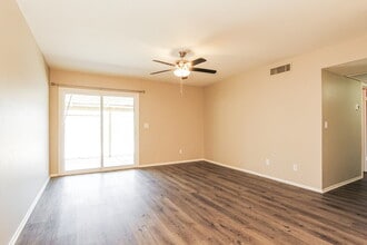 8608 W Alice Ave in Peoria, AZ - Building Photo - Building Photo