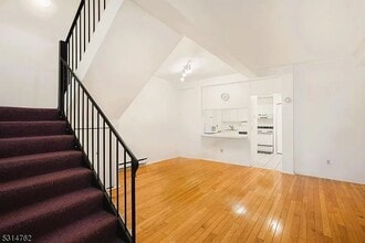 111 Mulberry St, Unit Townhouse B in Newark, NJ - Foto de edificio - Building Photo