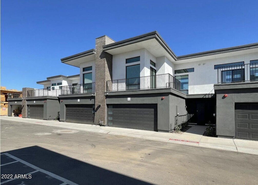 6060 E Baseline Rd in Mesa, AZ - Building Photo