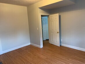 2372 Harper Ave, Unit 2 in Cincinnati, OH - Foto de edificio - Building Photo