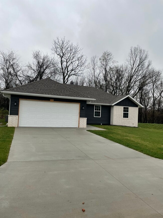 property at 1003 S Meteor Ave