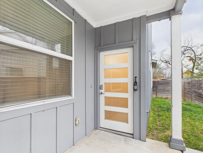 6102 Caddie St in Austin, TX - Building Photo - Building Photo