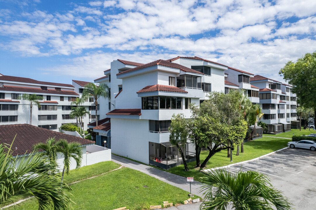 Verabella Falls in Miami, FL - Building Photo