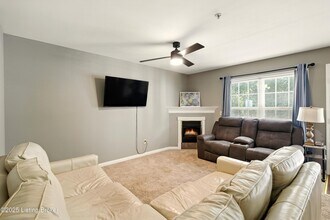 225 Crescent Hill Pl in Louisville, KY - Building Photo - Building Photo