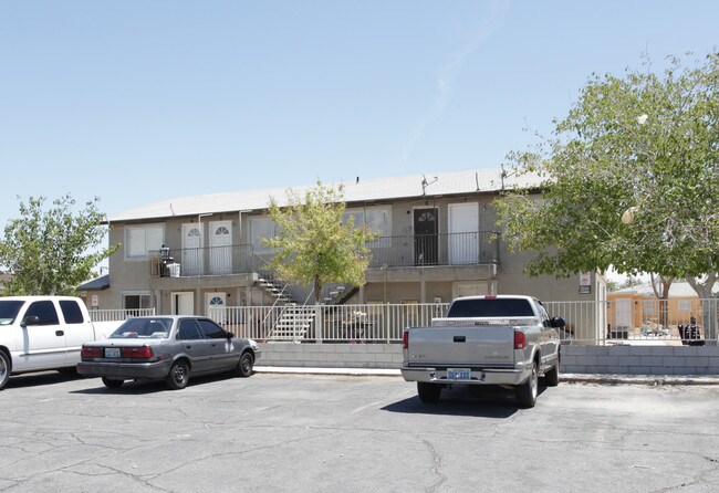 2432 Ellis St in North Las Vegas, NV - Foto de edificio - Building Photo