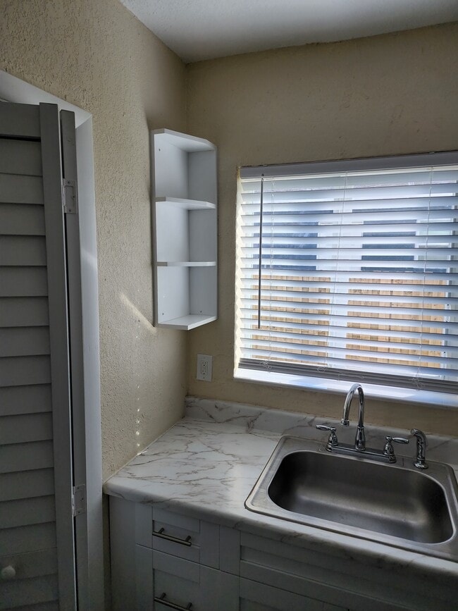 715 NW 5th Ave, Unit 3 in Pompano Beach, FL - Building Photo - Building Photo