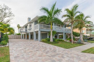 3604 E Maritana Dr in St Pete Beach, FL - Foto de edificio - Building Photo