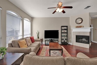 5701 Jewel Dr in McKinney, TX - Foto de edificio - Building Photo