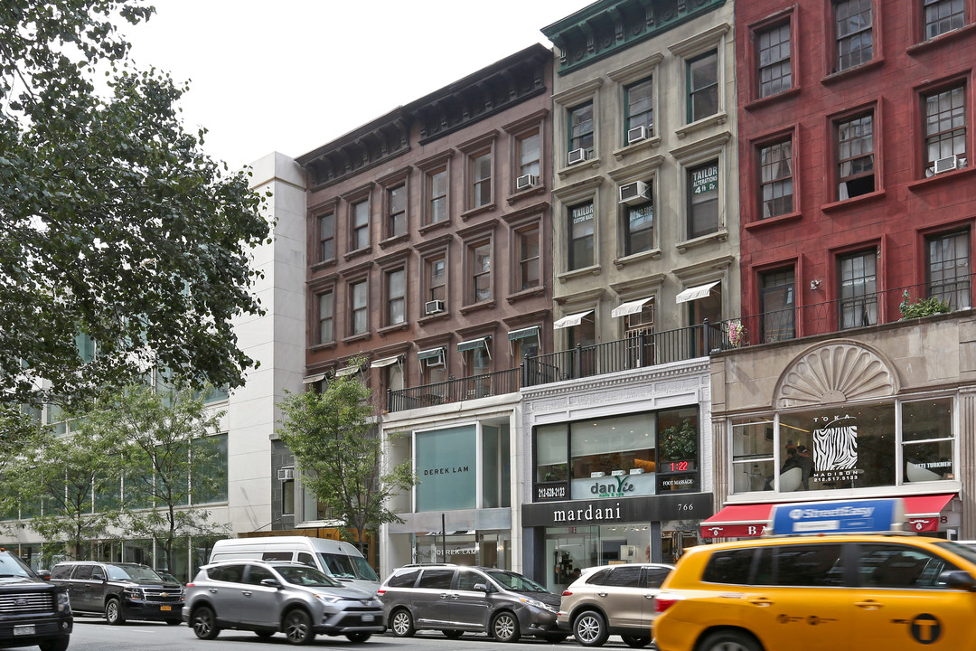 764 Madison Ave in New York, NY - Building Photo