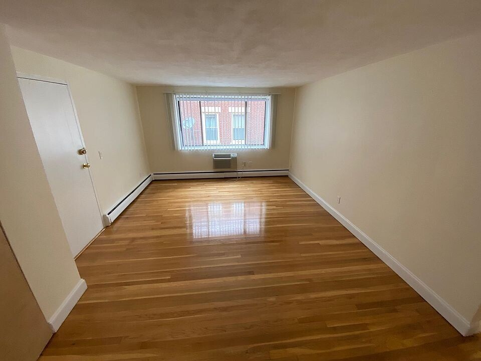 22 Winslow Rd, Unit C1 in Brookline, MA - Foto de edificio