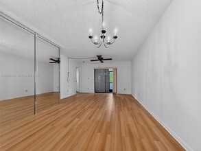 10409 NW 11th St in Pembroke Pines, FL - Building Photo - Building Photo