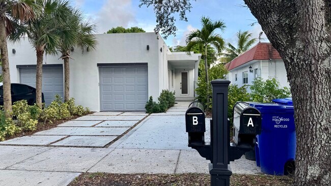 5734 Buchanan St in Hollywood, FL - Foto de edificio - Building Photo
