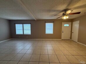 4204 W Avenida De Golf in Pace, FL - Building Photo - Building Photo