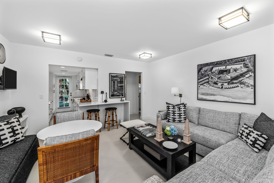 134 Peruvian Ave in Palm Beach, FL - Building Photo