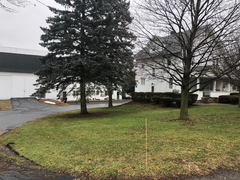 1476 Ridge Rd, Unit #1 in Webster, NY - Foto de edificio