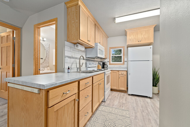 2517 S Duluth Ave, Unit 2517